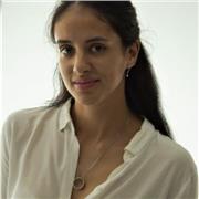 Soy creativa, paciente y alegre. Me gustaría darle clases a personas de cualquier edad con ganas de aprender dibujo.